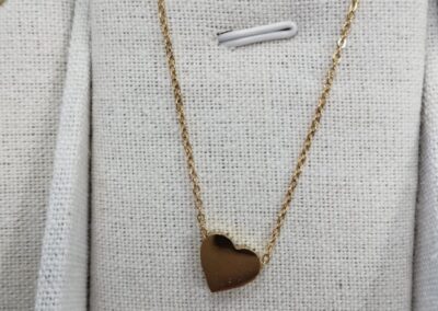 Colgante de corazón dorado