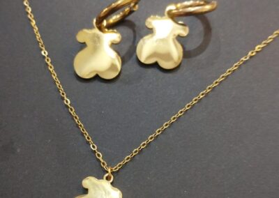 Conjunto de pendientes y colgante Tous